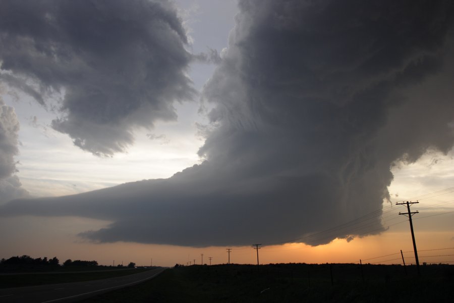 cumulonimbus supercell_thunderstorm : E of Woodward, Oklahoma, USA   4 May 2007