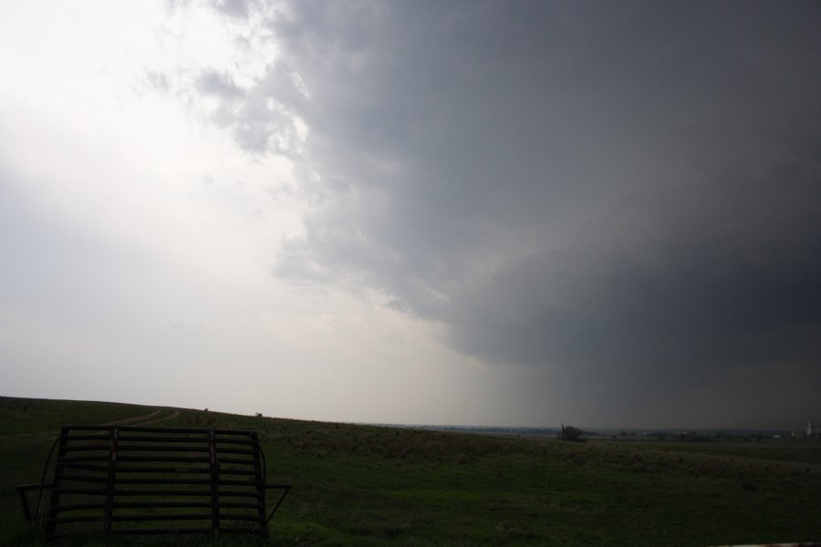 cumulonimbus supercell_thunderstorm : SE of Meade, Kansas, USA   5 May 2007