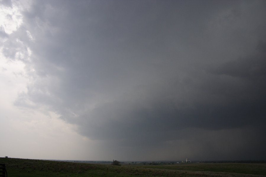 cumulonimbus thunderstorm_base : SE of Meade, Kansas, USA   5 May 2007