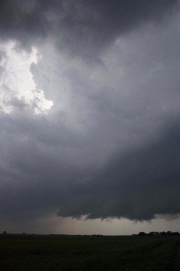 wallcloud thunderstorm_wall_cloud : SE of Greensburg, Kansas, USA   5 May 2007