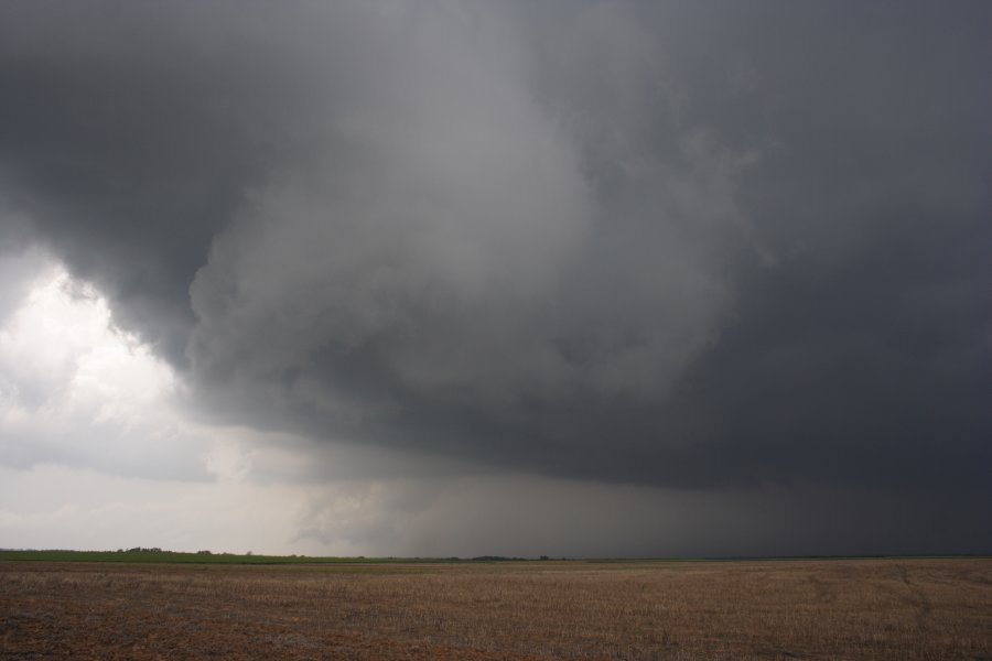 wallcloud thunderstorm_wall_cloud : SW of Pratt, Kansas, USA   5 May 2007