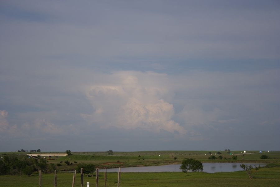 thunderstorm cumulonimbus_incus : S of Blackwell, Oklahoma, USA   11 May 2007