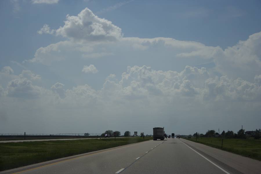 thunderstorm cumulonimbus_incus : W of York, Nebraska, USA   14 May 2007