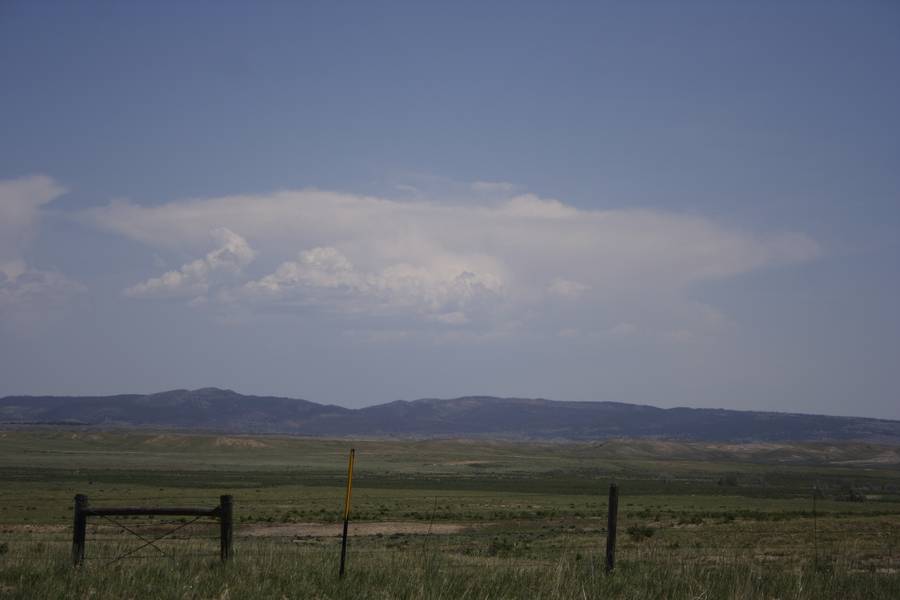 thunderstorm cumulonimbus_incus : N of Lusk, Wyoming, USA   18 May 2007