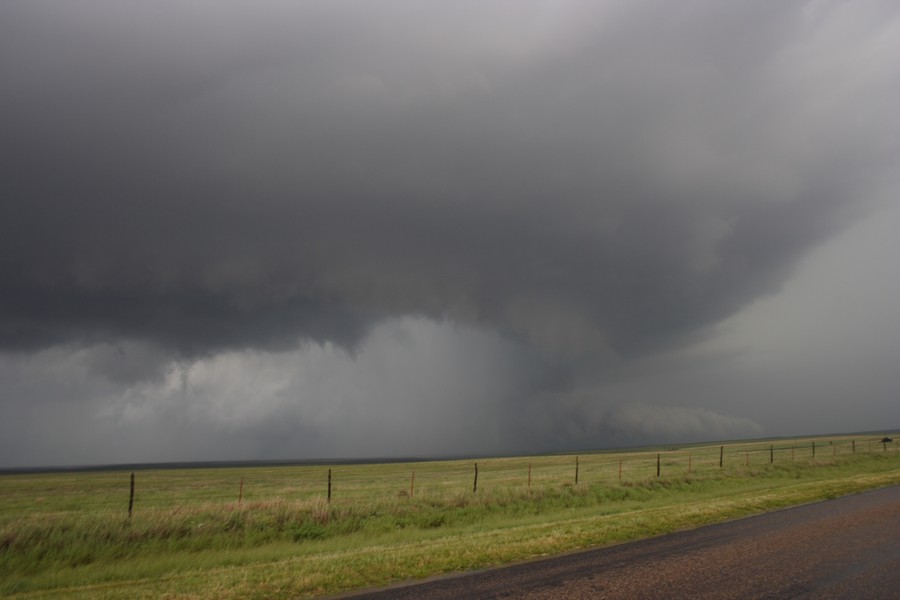 wallcloud thunderstorm_wall_cloud : SE of Perryton, Texas, USA   23 May 2007