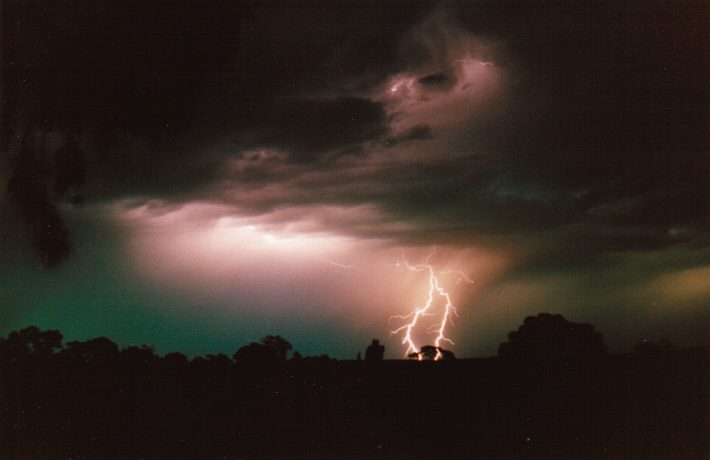 contributions received : Murtoa, VIC<BR>Photo by Paul Yole   1 October 1998