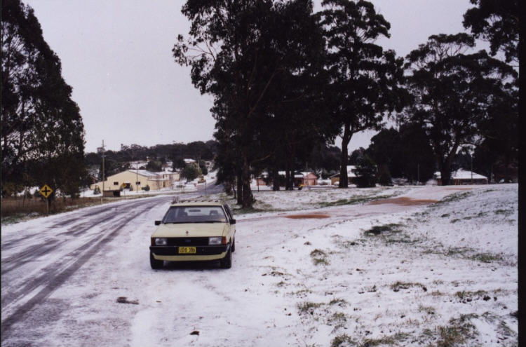 contributions received : Black Springs, NSW<BR>Photo by Jeff Brislane   28 May 2000