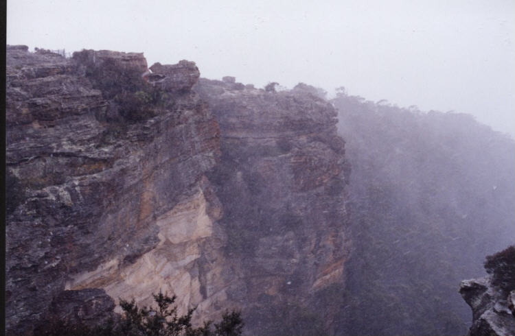 contributions received : Hassans Walls, NSW<BR>Photo by Jeff Brislane   28 May 2000