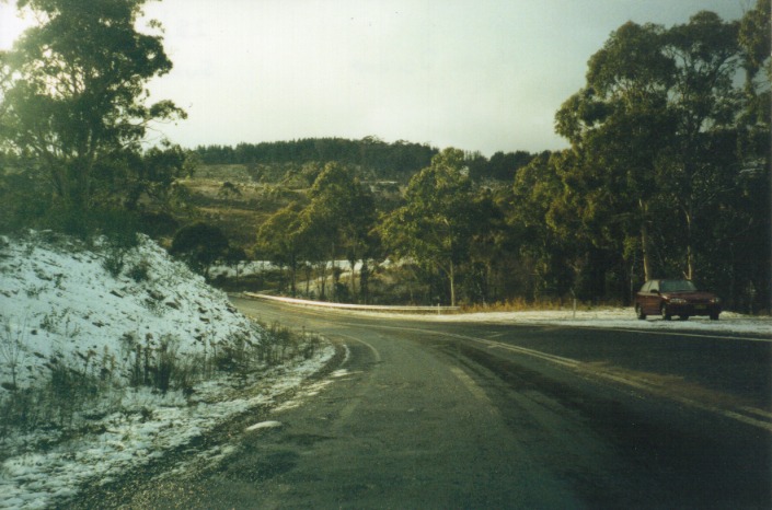 contributions received : Blue Mountains, NSW<BR>Photo by Lindsay Pearce   28 May 2000