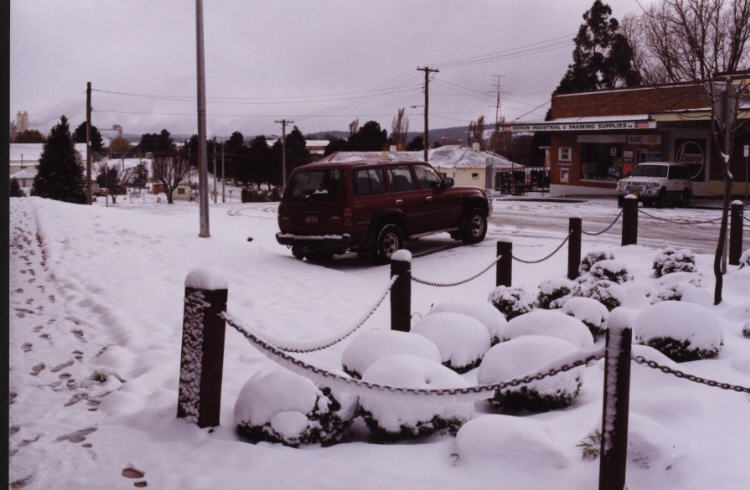 contributions received : Oberon, NSW<BR>Photo by Jeff Brislane   29 May 2000