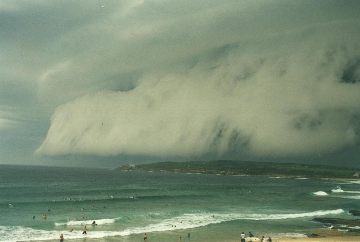 contributions received : Maroubra Beach, NSW<BR>Photo by Spencer Steinwede   28 February 2001