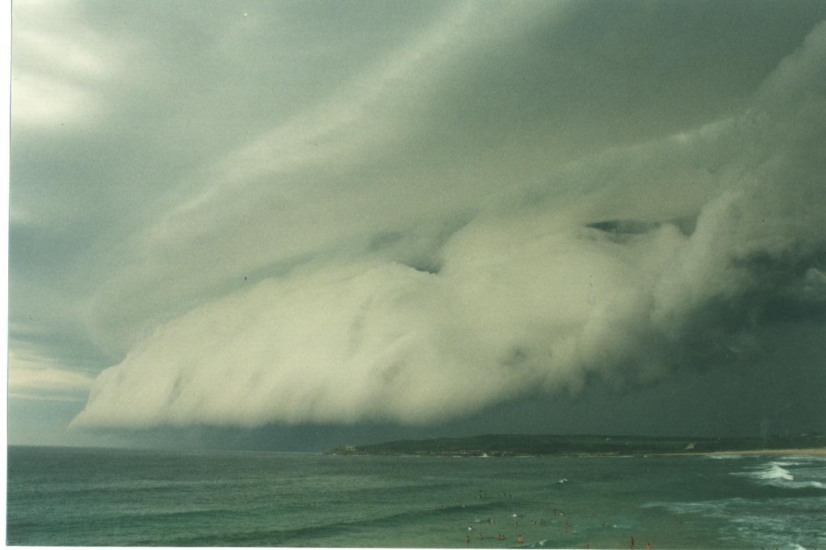 contributions received : Maroubra Beach, NSW<BR>Photo by Spencer Steinwede   28 February 2001