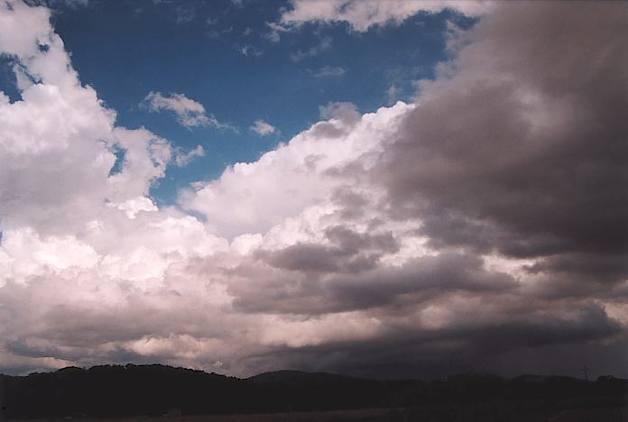 thunderstorm cumulonimbus_calvus : 16km S of Nabiac, NSW   3 October 2001