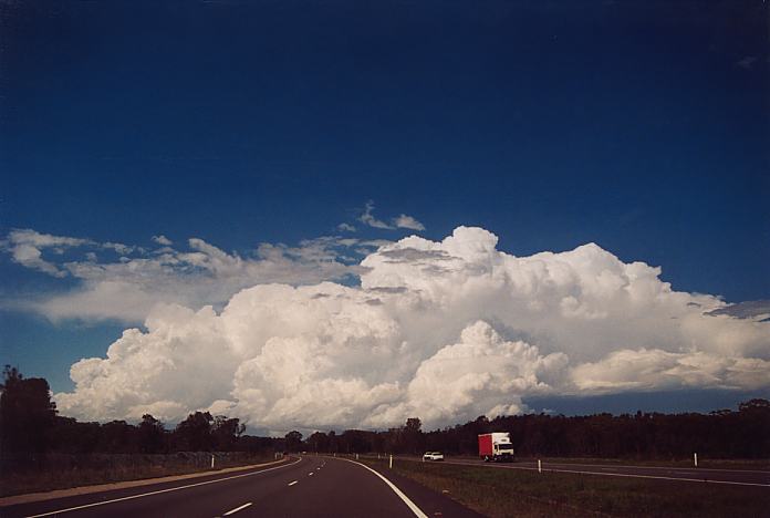 thunderstorm cumulonimbus_incus : F3 Freeway near Toronto, NSW   8 February 2002