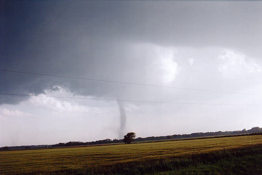 tornadoes funnel_tornado_waterspout : Sharon, Kansas, USA   12 May 2004