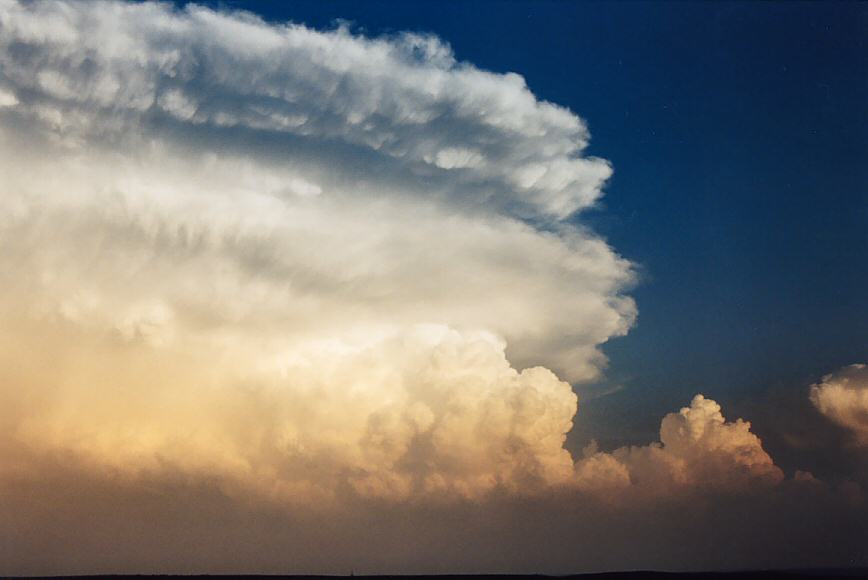 anvil thunderstorm_anvils : NW of Topeka, Kansas, USA   24 May 2004