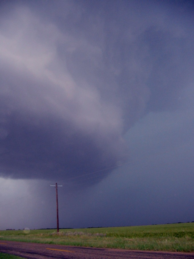cumulonimbus supercell_thunderstorm : E of Truscott, Texas, USA   13 May 2005