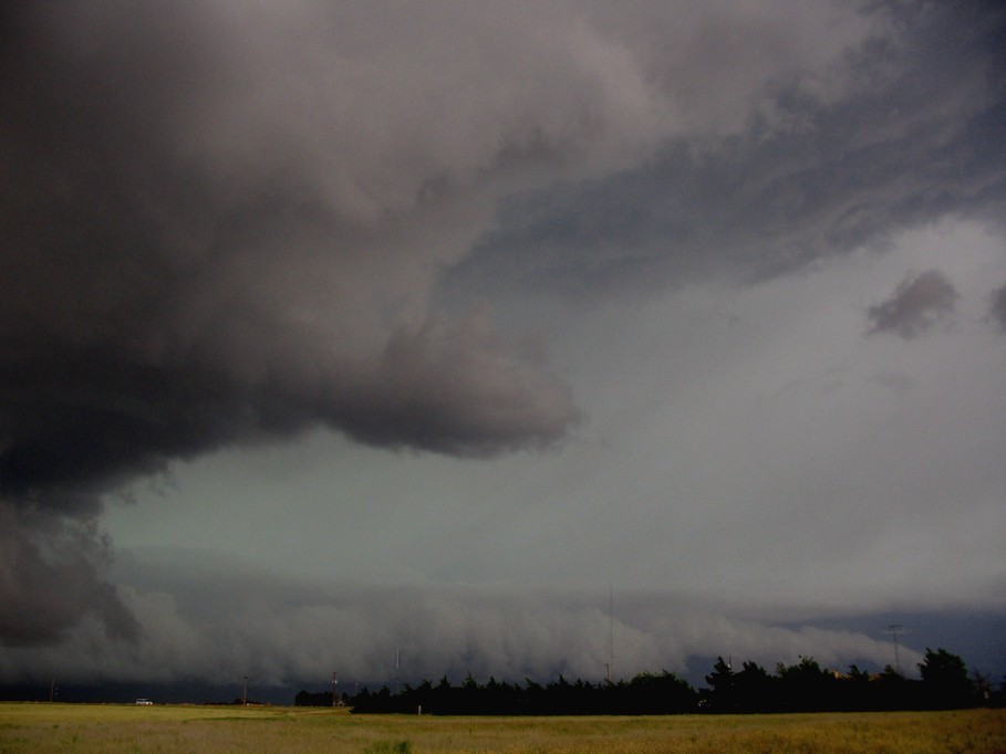 cumulonimbus supercell_thunderstorm : near Dimmit, Texas, USA   31 May 2005