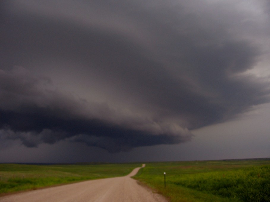 cumulonimbus supercell_thunderstorm : N of Corn Creek, South Dakota, USA   7 June 2005