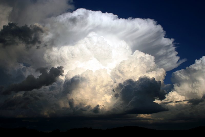 thunderstorm cumulonimbus_incus : near Nowendoc, NSW   27 October 2005