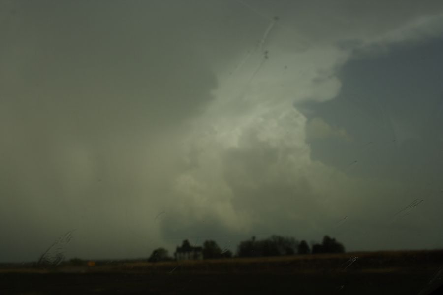 updraft thunderstorm_updrafts : S of Auburn, Nebraska, USA   15 April 2006