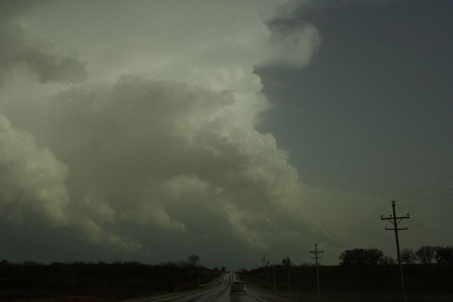 cumulonimbus supercell_thunderstorm : S of Auburn, Nebraska, USA   15 April 2006