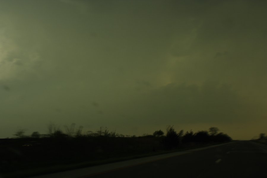 cumulonimbus thunderstorm_base : near Chillicothe, Missouri, USA   18 April 2006