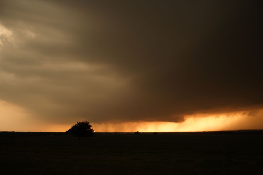 cumulonimbus supercell_thunderstorm : near Marlow, Oklahoma, USA   24 April 2006
