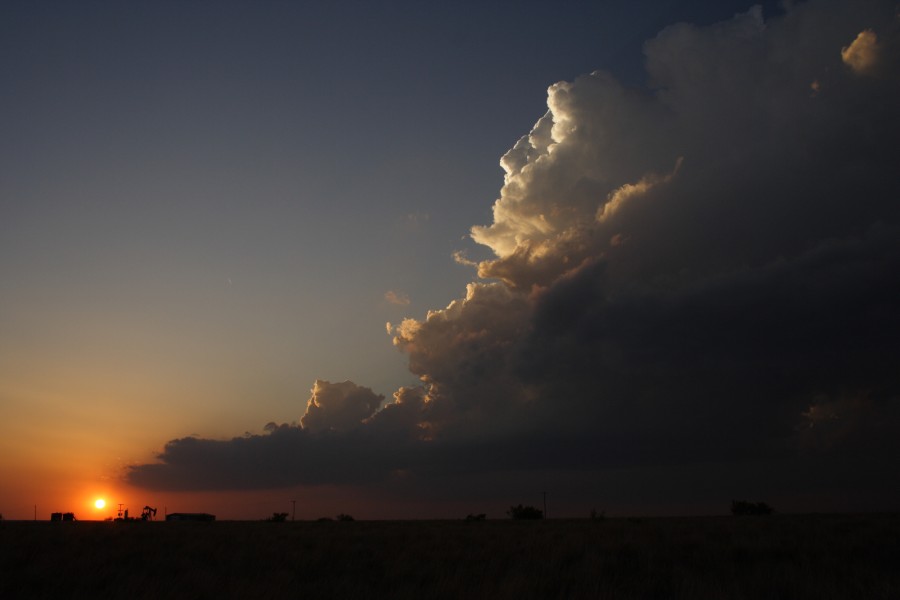 cumulonimbus supercell_thunderstorm : S of Patricia, Texas, USA   5 May 2006