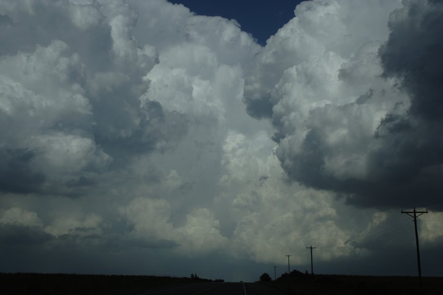 thunderstorm cumulonimbus_incus : E of Wheeler, Texas, USA   30 May 2006