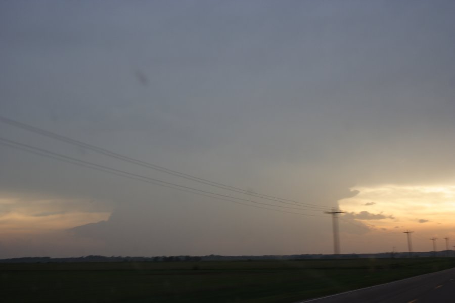 thunderstorm cumulonimbus_incus : E of Woodward, Oklahoma, USA   4 May 2007