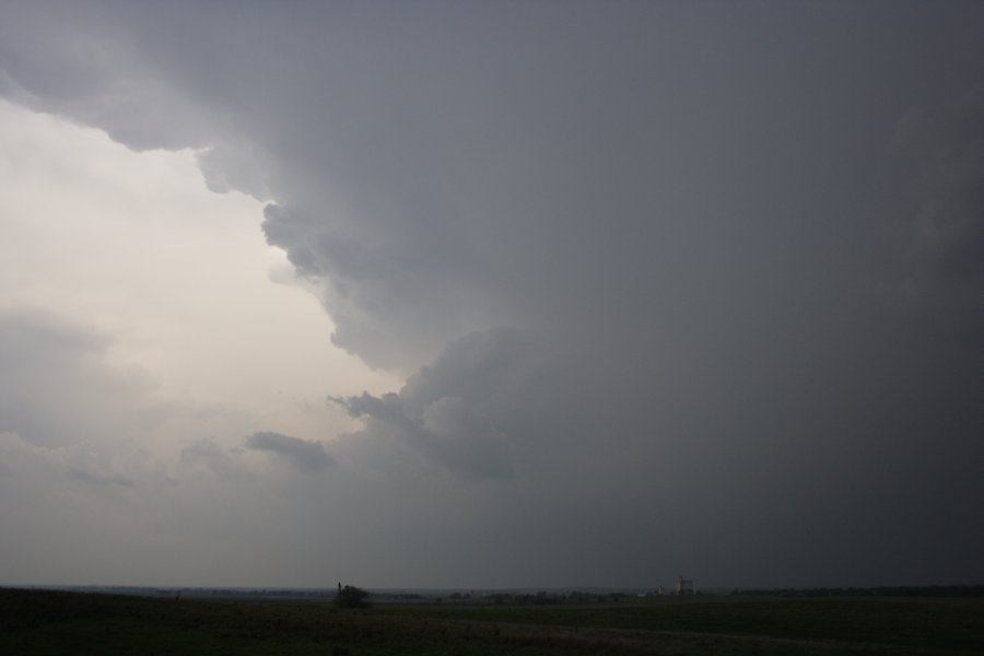 updraft thunderstorm_updrafts : SE of Meade, Kansas, USA   5 May 2007