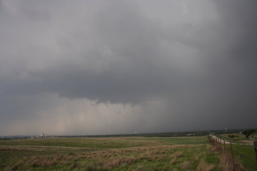 wallcloud thunderstorm_wall_cloud : SE of Meade, Kansas, USA   5 May 2007